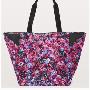 Lulu lemon acute 23L tote bag